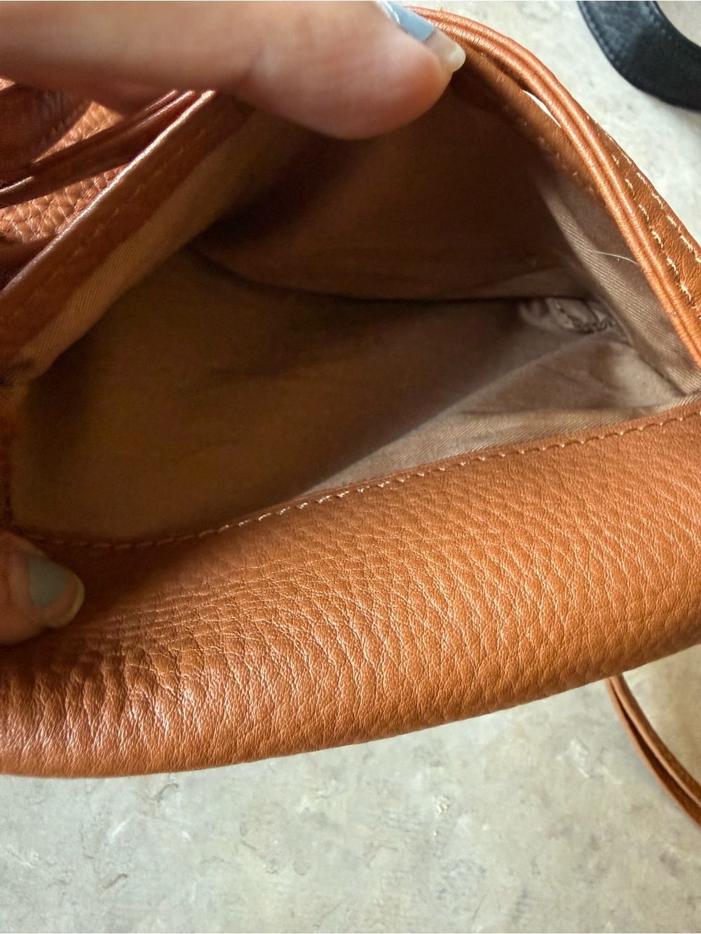 Hobo Run About Crossbody Handbag Warm Honey Pebbled Leather - Picture 4 of 7